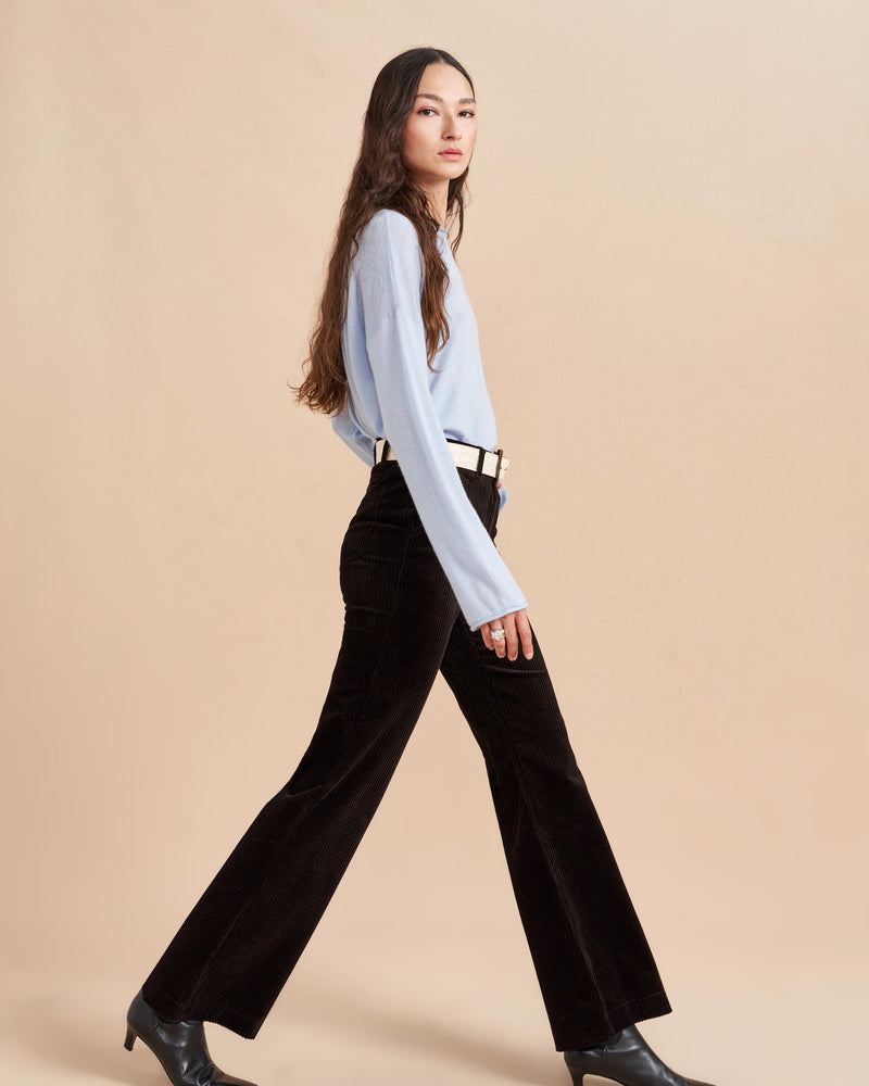 This delicious cotton-stretch corduroy trouser is the perfect staple for fall. Wear it on its own or with its matching shirt jacket, this wide wale pant is where functionality meets luxury and turns to obsession.