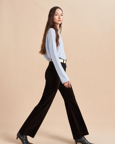 This delicious cotton-stretch corduroy trouser is the perfect staple for fall. Wear it on its own or with its matching shirt jacket, this wide wale pant is where functionality meets luxury and turns to obsession.