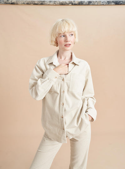 The perfect oversize shirt in delicious cotton-stretch corduroy will become your go-to outwear choice. Wear it on its own, with its matching pant or layered over a sweater, this wide wale jacket is where functionality meets luxury and turns to obsession.