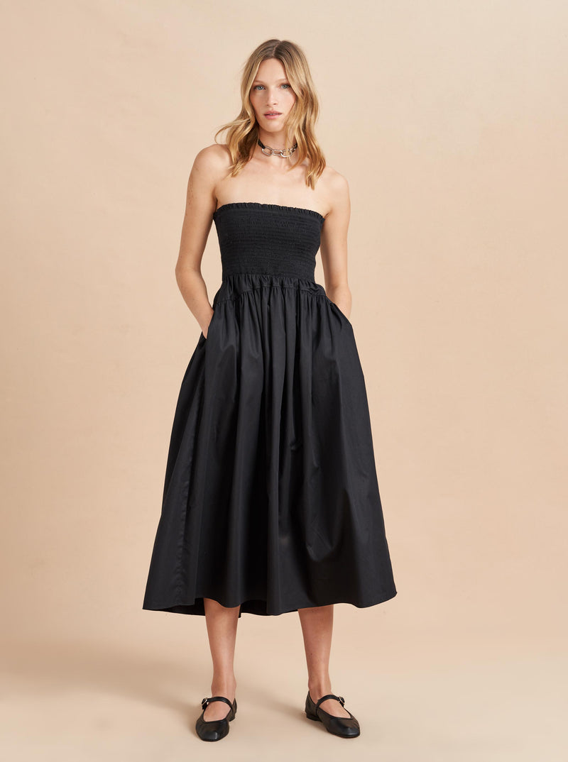 Chances are you already one of our can't-keep-them-in-stock Vivian Dresses. She is now available as a strapless option with all the same details like the smocked bodice that we have perfected and a round skirt with pockets that you know and love us for. Go ahead and run away together, you'll never look back.