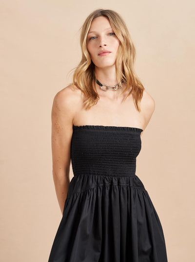 Chances are you already one of our can't-keep-them-in-stock Vivian Dresses. She is now available as a strapless option with all the same details like the smocked bodice that we have perfected and a round skirt with pockets that you know and love us for. Go ahead and run away together, you'll never look back.