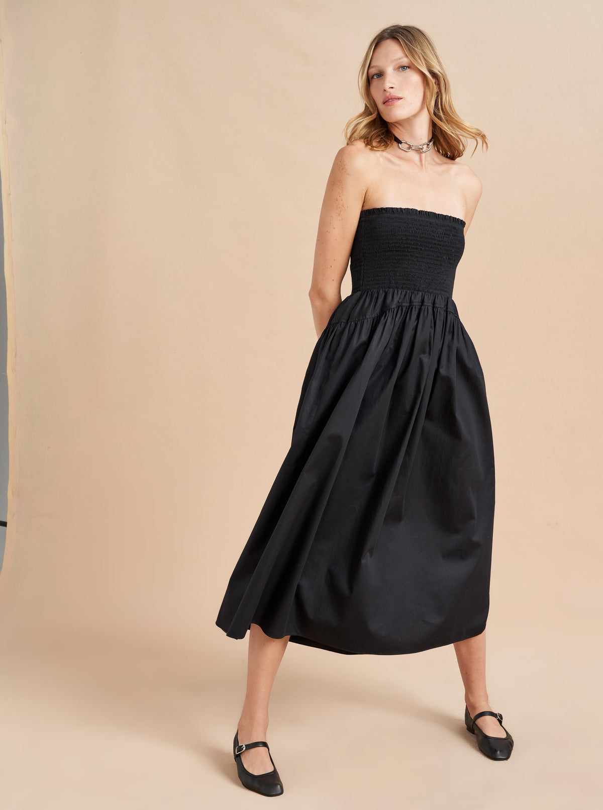 Chances are you already one of our can't-keep-them-in-stock Vivian Dresses. She is now available as a strapless option with all the same details like the smocked bodice that we have perfected and a round skirt with pockets that you know and love us for. Go ahead and run away together, you'll never look back.