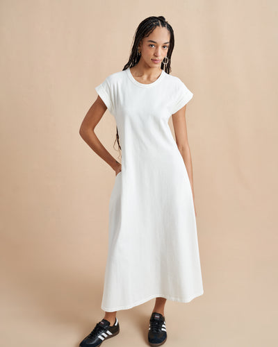 The search for the perfect t-shirt dress is over. This maxi style, in 100% organic cotton, features a slightly A-line silhouette and comes with a removable belt so you can decide how much shape you want and not to worry, like most of our best selling dresses, this too comes with pockets. You can thank us later.