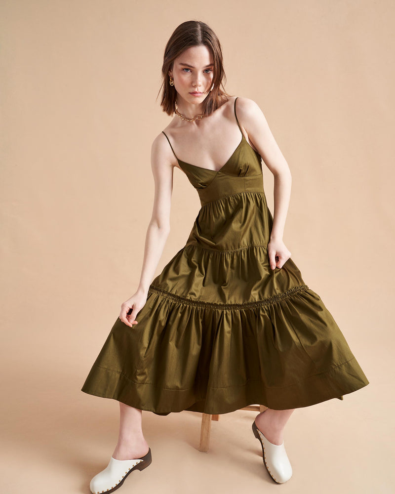 A sister to our best-selling Bee dress, the Beatrix has the same sweetheart neckline but features a tiered skirt for maximum romance.