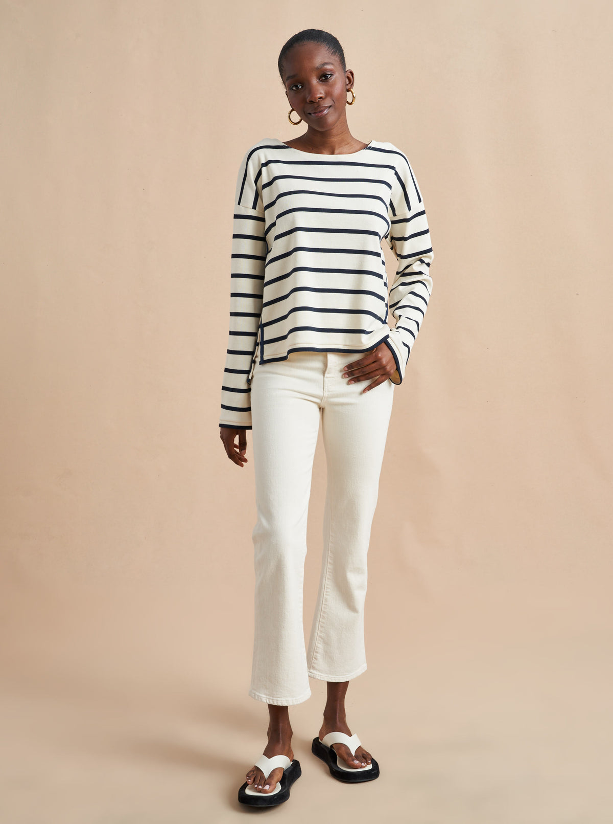 The epitome of quintessential Breton style, this long sleeve tee does it all in 100% super soft cream cotton with navy stripes.