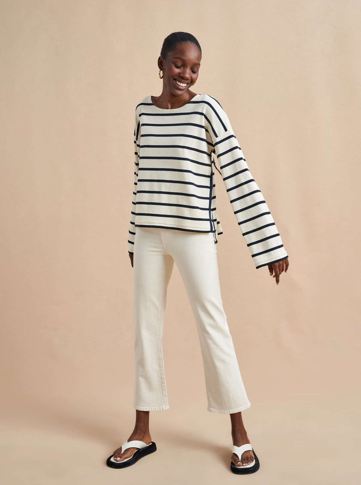 The epitome of quintessential Breton style, this long sleeve tee does it all in 100% super soft cream cotton with navy stripes.