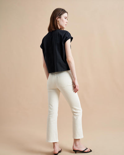 The Meredith Jean is that perfect friend you can't live without. From boots to Birkenstocks, this flattering, high rise, cropped, flare jean makes you look and feel your best with a hint of je ne sais quoi-just like the co-founder herself. 