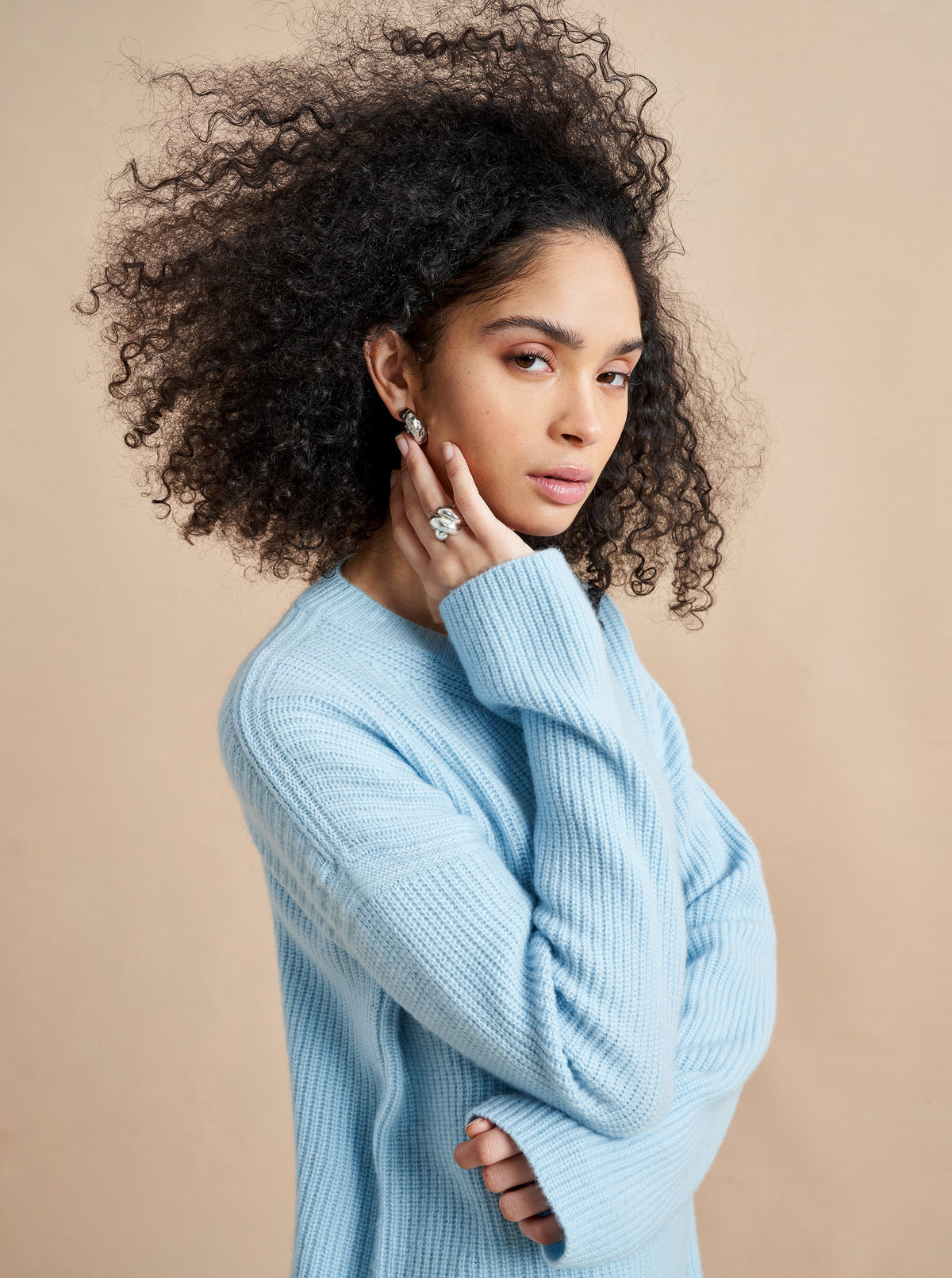 This is it. This is your everyday, never-without, take-with-you-everywhere sweater that will always have your back. Deliciously ribbed cashmere in a loose crewneck and slightly cropped silhouette means you need one in every color for tous les jours. 