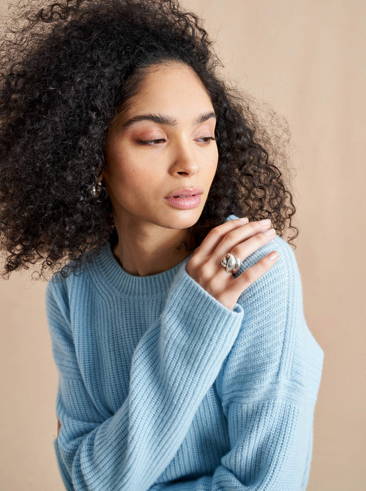 This is it. This is your everyday, never-without, take-with-you-everywhere sweater that will always have your back. Deliciously ribbed cashmere in a loose crewneck and slightly cropped silhouette means you need one in every color for tous les jours. 