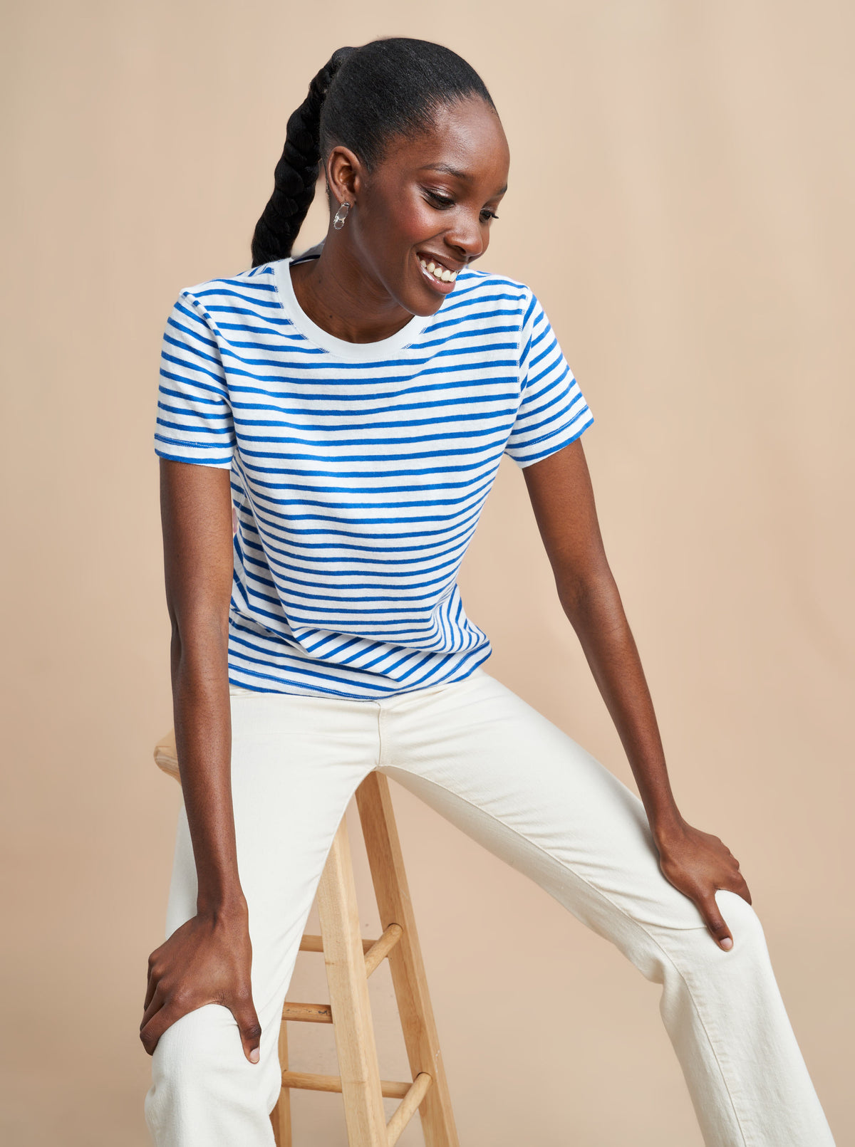 What makes the perfect tee? Why don't you ask our co-founders? Molly's vintage-inspired version in super soft cotton is more of slimmer fit, perfect for tucking into her namesake jean (or any of our jeans:-))