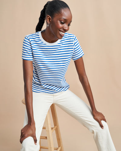 What makes the perfect tee? Why don't you ask our co-founders? Molly's vintage-inspired version in super soft cotton is more of slimmer fit, perfect for tucking into her namesake jean (or any of our jeans:-))