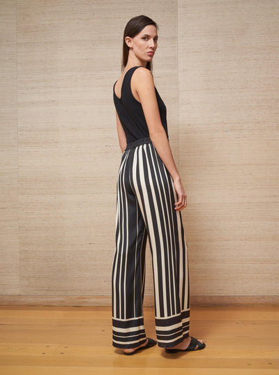 Our love for pull-up pants know no bounds. Wear this buttery-soft, silk charmeuse wide leg pants with a simple tee or be bold and wear it under the Isla Dress in matching black and white stripes. And let's face it, they double at the chicest pajama pants you have ever slept in. Bonne soirée!