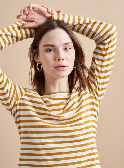 What makes the perfect tee? Why don't you ask our co-founders? Meredith's striped version in super soft cotton is not too fitted, not too oversized with long sleeves, perfect for layering with a pop of color. Pair back to her namesake jeans, or any of our denim!