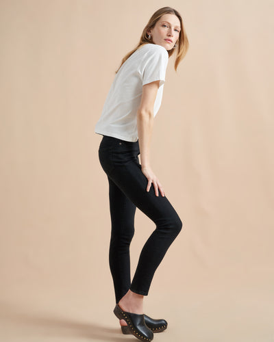 Long on comfort and style, these high rise skinny jeans, in super soft and super stretch cotton, elongate the leg and accentuate the waist. Tuck in your tees or pop over one of our Marin Sweaters but the only thing you'll be thinking about is how good you look and feel.