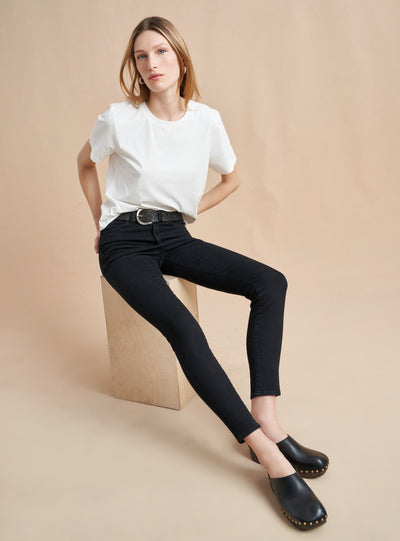 Long on comfort and style, these high rise skinny jeans, in super soft and super stretch cotton, elongate the leg and accentuate the waist. Tuck in your tees or pop over one of our Marin Sweaters but the only thing you'll be thinking about is how good you look and feel.