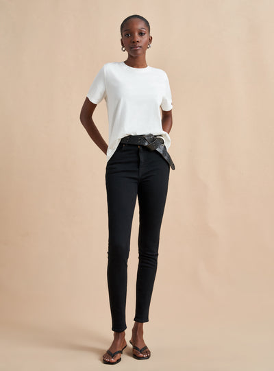 What makes the perfect tee? Why don't you ask our co-founders? Valerie's classic tee in super soft cotton is more of a boyfriend, generous fit, perfect for throwing on over her namesake, skinny jean (or any of our jeans ;-))