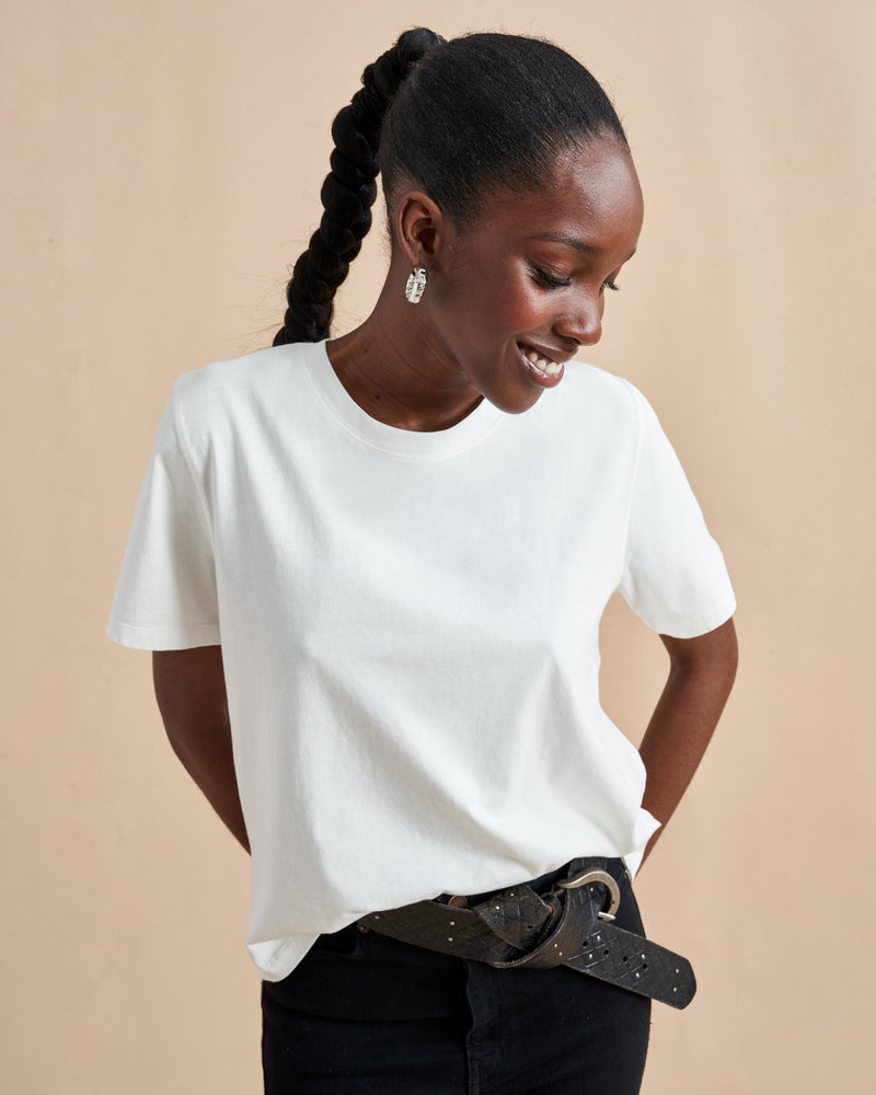 What makes the perfect tee? Why don't you ask our co-founders? Valerie's classic tee in super soft cotton is more of a boyfriend, generous fit, perfect for throwing on over her namesake, skinny jean (or any of our jeans ;-))