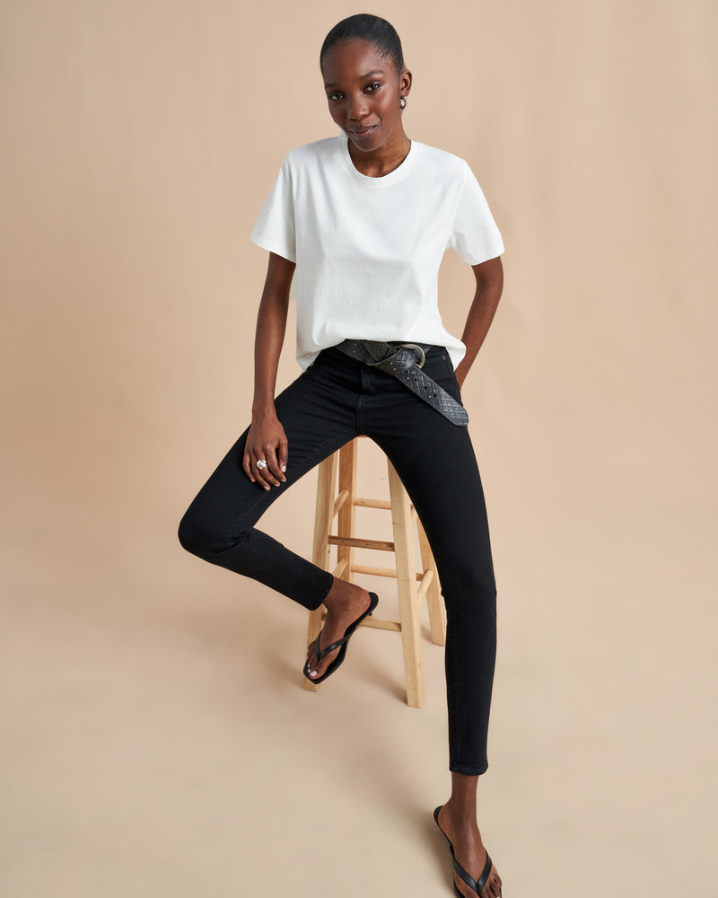 What makes the perfect tee? Why don't you ask our co-founders? Valerie's classic tee in super soft cotton is more of a boyfriend, generous fit, perfect for throwing on over her namesake, skinny jean (or any of our jeans ;-))