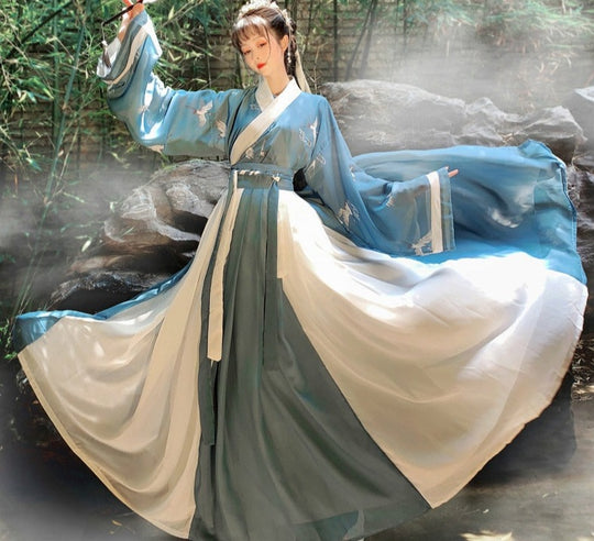 Medieval Hanfu Dress: Majestic Han Dynasty