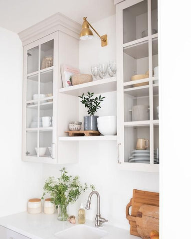 decorate glass shelves in the kitchen
