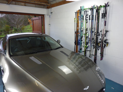 Can skis be stored in an unheated garage?