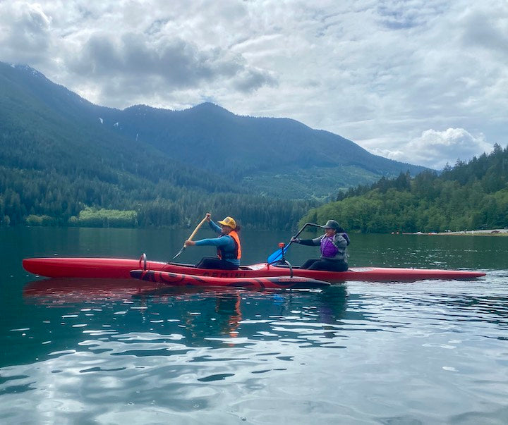 outrigger canoeist uses one-arm freedom paddle