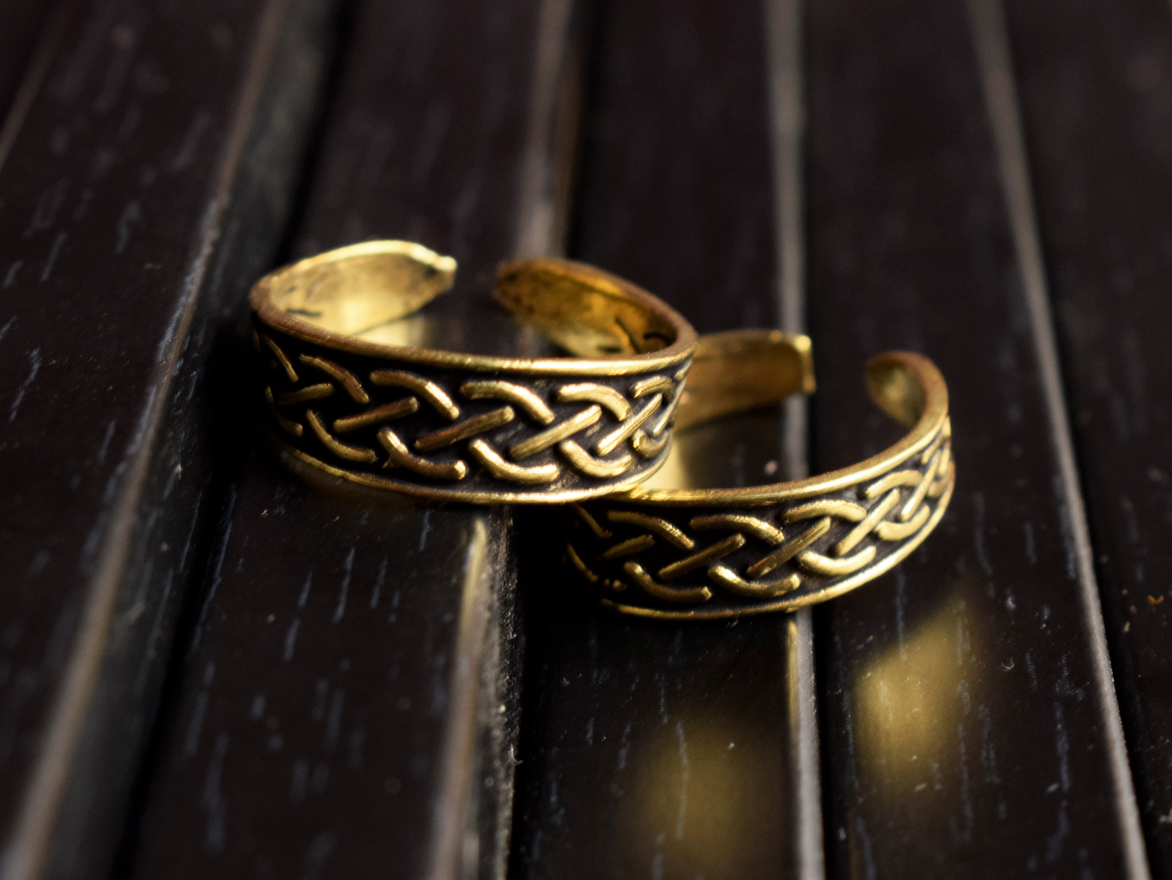 Spiral Celtic Toe Ring - Gold, at Renaissance Festivals – Hair Twisters