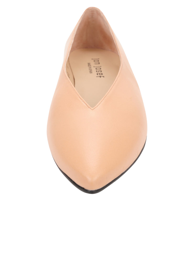 pointed nude flat