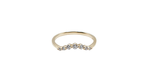 A yellow gold band with a central curve of 7 diamonds in graduating sizes with the largest in the center