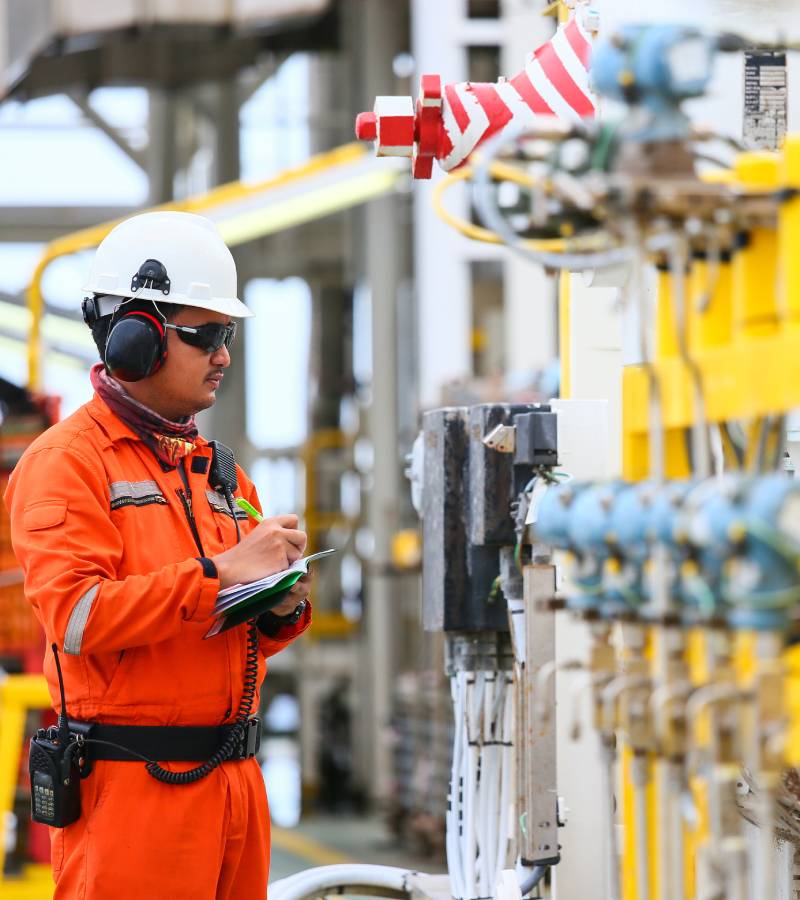 Offshore oil worker wearing ppe