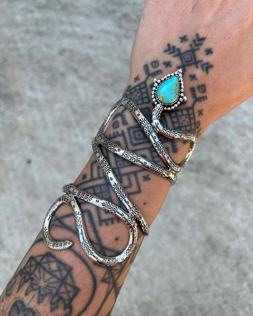Turquoise snake cuff by @intidesignstudio 