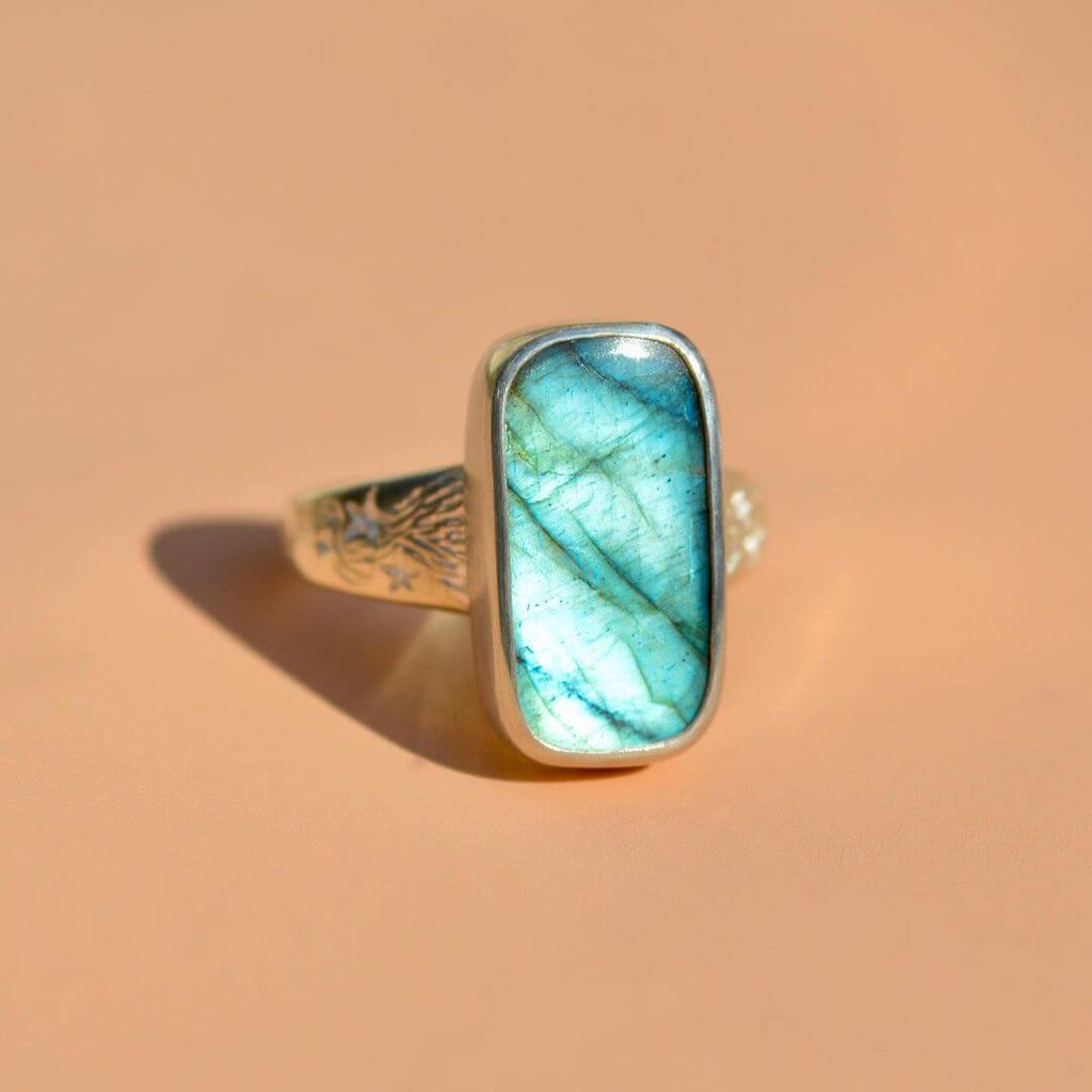 Labradorite Ring by @stefsheehanjewelry
