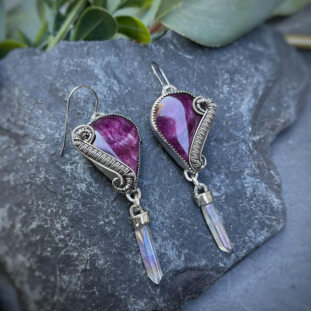 Spiny Oyster earrings by @westernwireweaving on Instagram