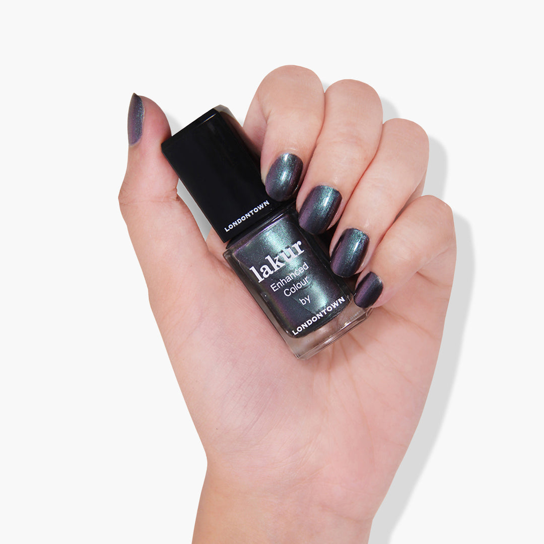 11 Chrome Nail Polishes That are Shiny AF