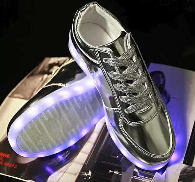Veel gevaarlijke situaties Martelaar Minder dan Silver/Chrome Low-Top LED Light Up Sneakers by BrightLightKicks