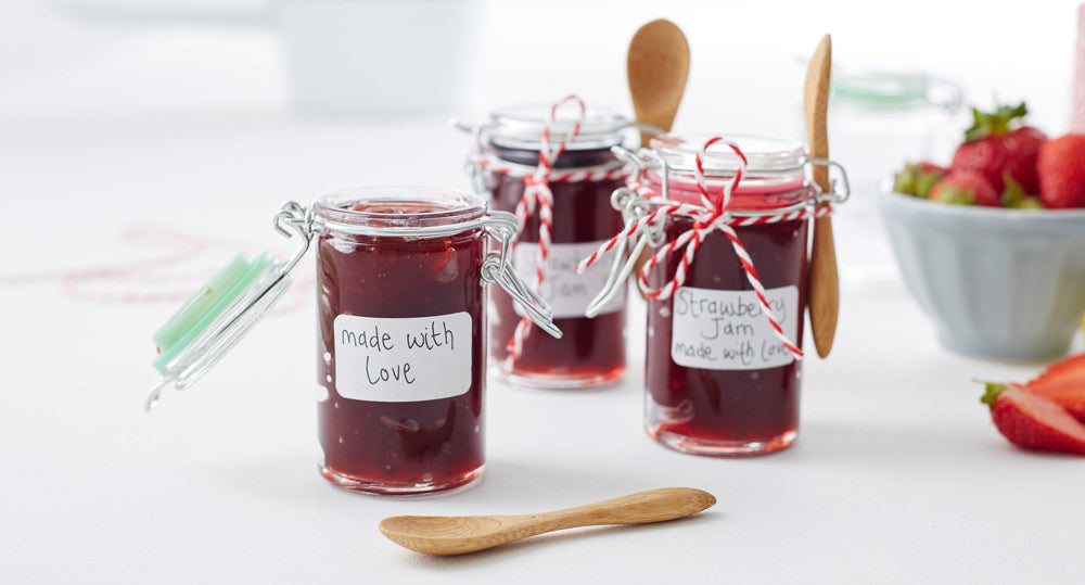 homemade-strawberry-jam-pots.jpg