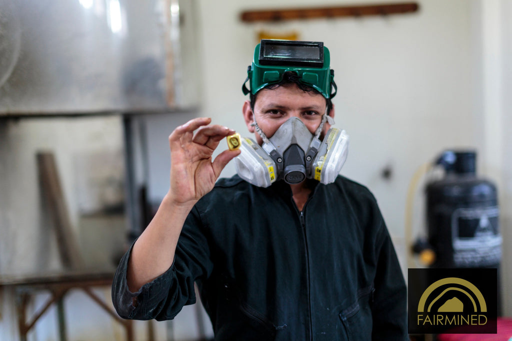 WORKER HOLDING GOLD FROM LA LLANADA, COLOMBIA (C) MANUELA FRANCO