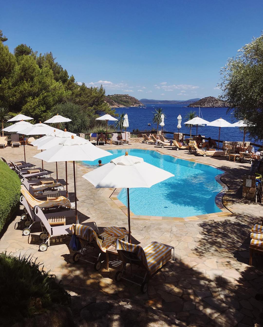 Salt-water pool area to relax at the Hotel Il Pellicano in Tuscany