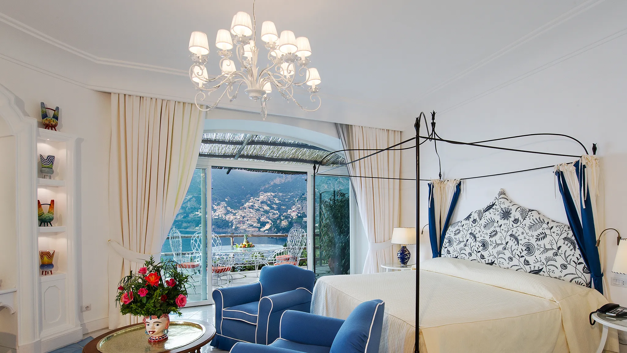 An elegant suite exquisitely furnished with a balcony to contemplate the breathtaking view of the Amalfi Coast