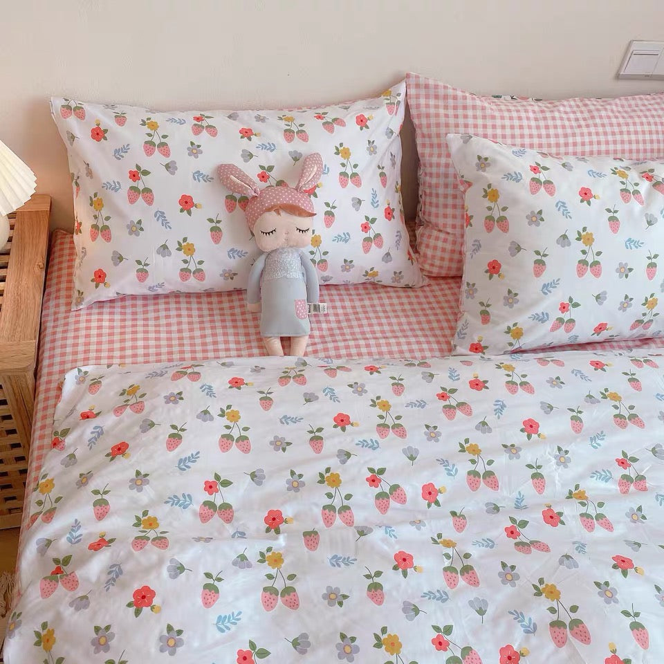 Little Strawberry Bedding Set – ivybycrafts