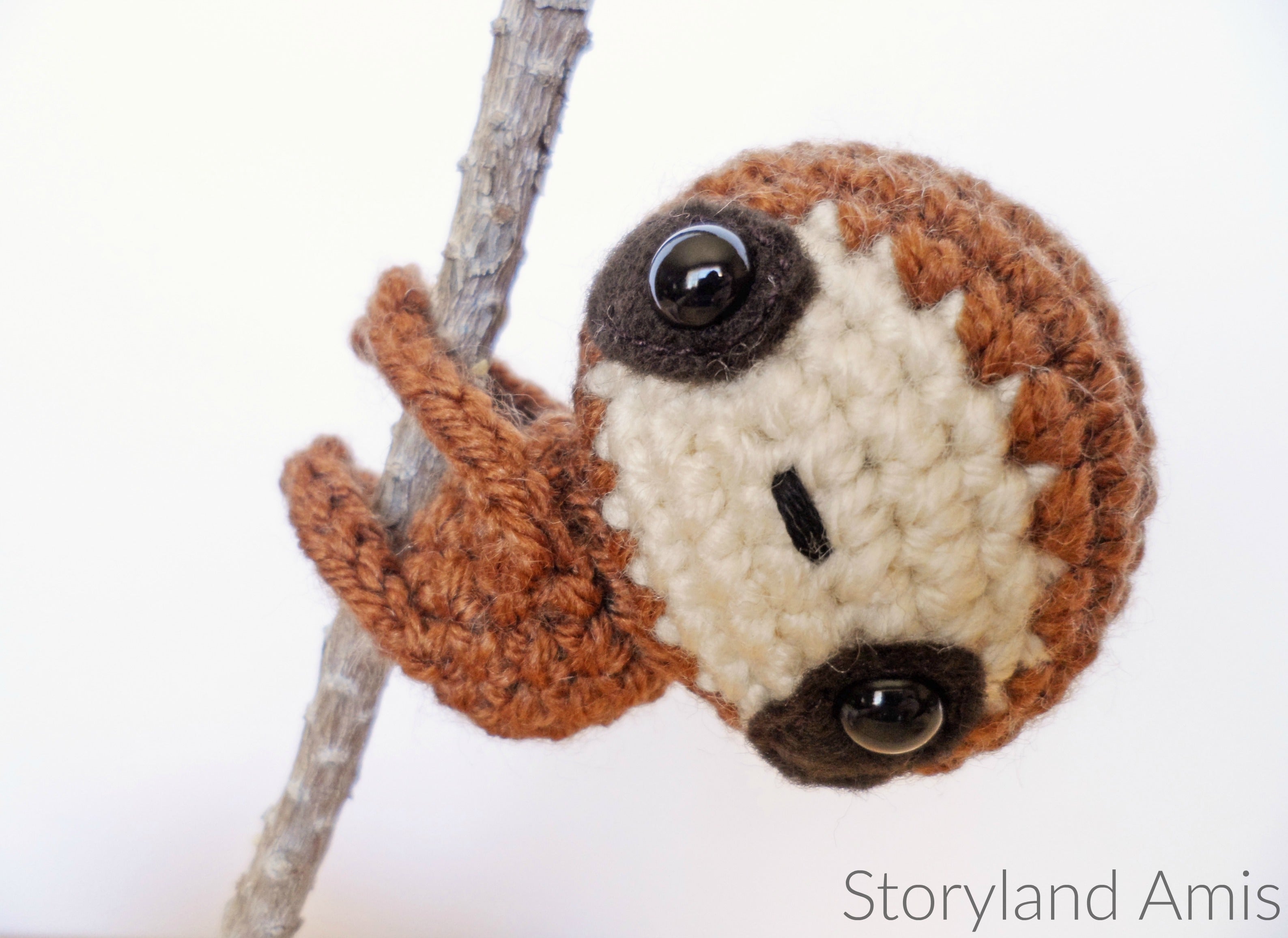 Storyland Amis-Free amigurumi crochet pattern-baby sloth2