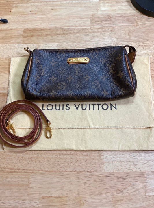 Louis Vuitton Epi Leather Tribal Mask Key Pouch (SHF-22926) – LuxeDH