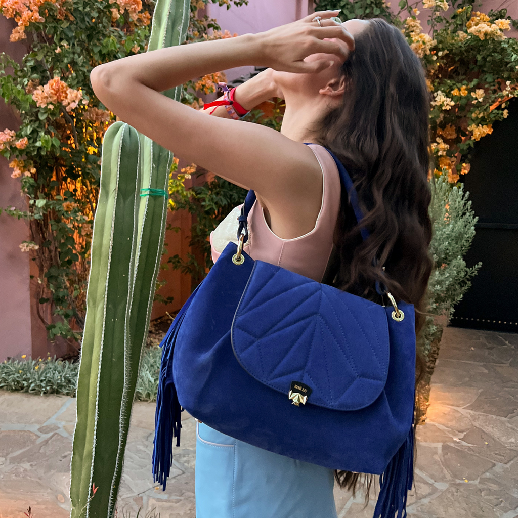 Day Buddy: Große Lederhandtasche in blau mit Fransen