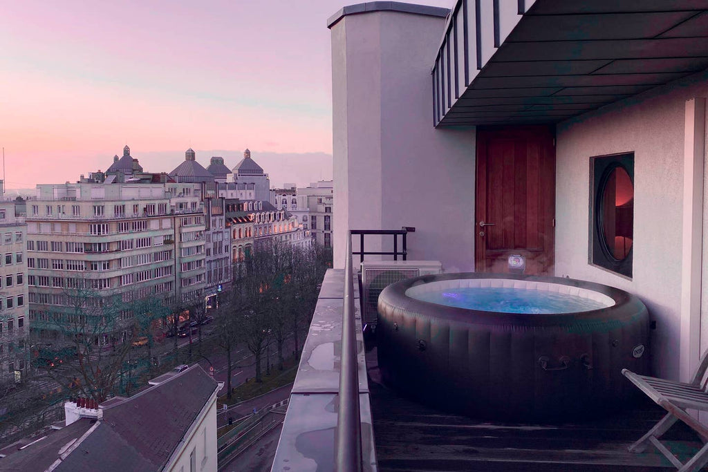 Blvck Penthouse Jacuzzi Sunset