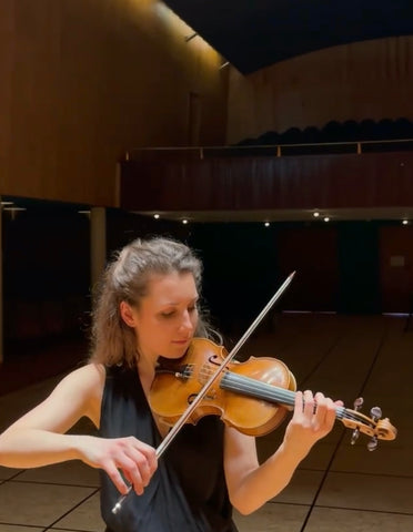 Violinist Johanna Roehrig Artists of Luxitune