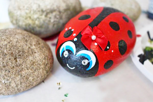 painting rocks with acrylic paint