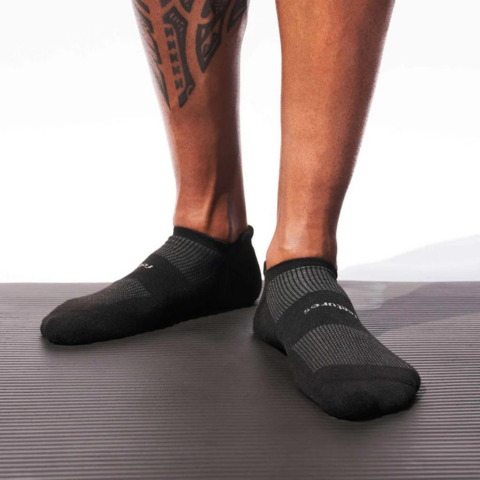Feetures men's High Performance Max Cushion No Show Tab hiking socks