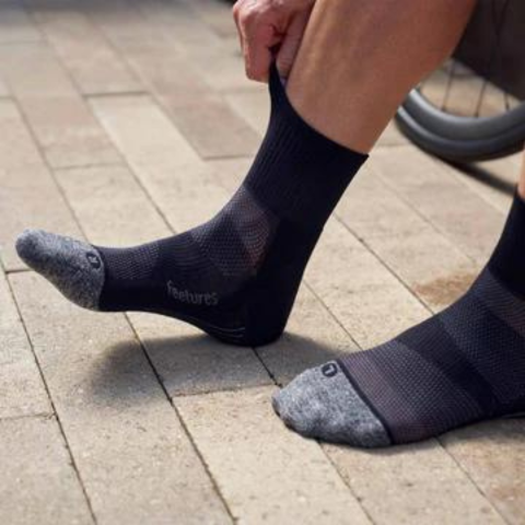 Feetures men's quarter socks