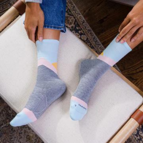 Feetures women's crew socks