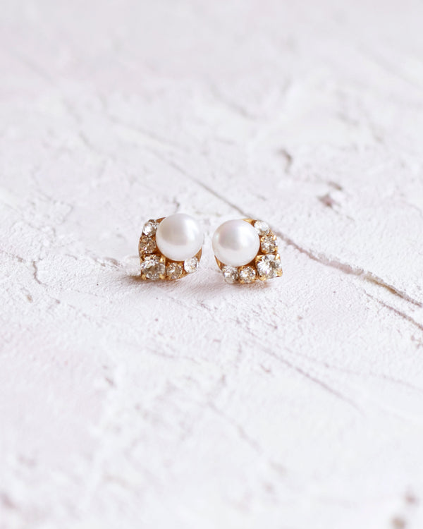 Contemp Birdie Pearl Glory jumbo stud earrings at Rs 1240.00, Chennai